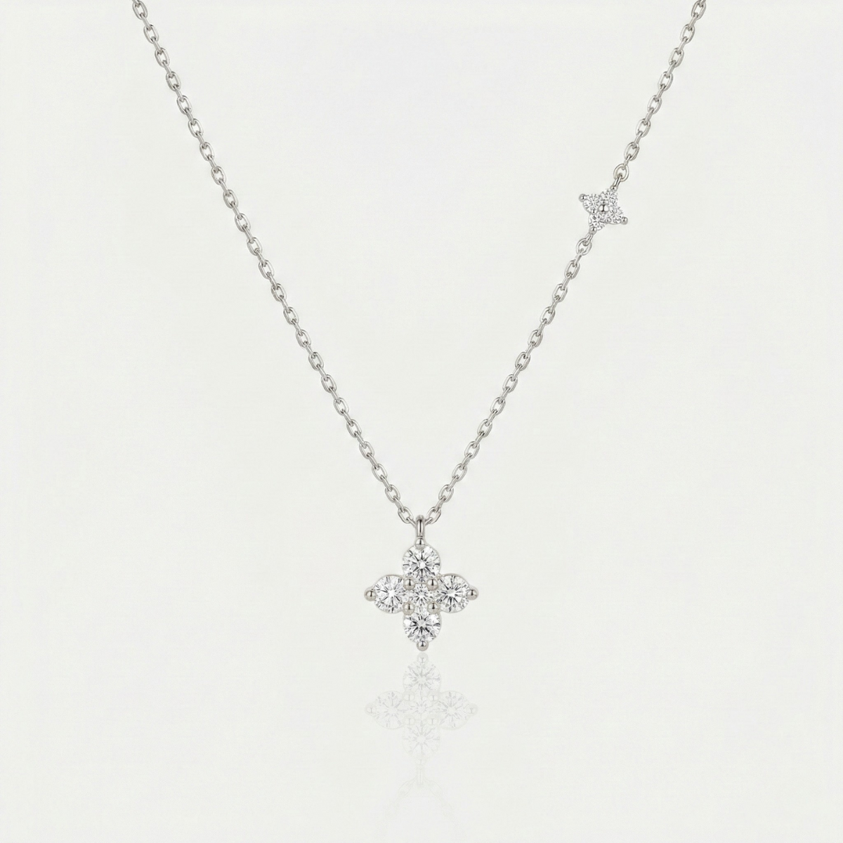 Clover Stone Pendant Necklace – Gold / White Gold