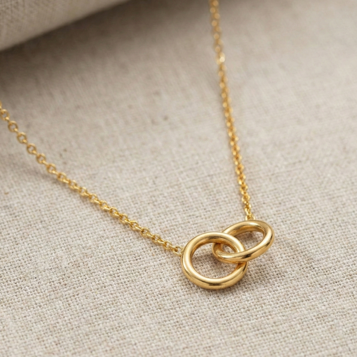 Interlocking Love Knot Necklace – 18k Gold Plated