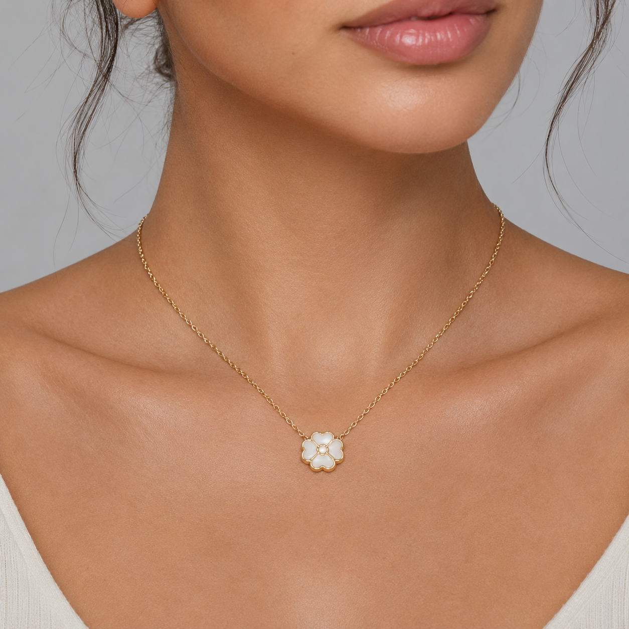 Four Leaf Clover Mother of Pearl Pendant Necklace – Gold Plated